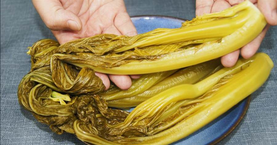 廣東阿姨教你50年酸菜腌制配方，不放鹽一晚就變酸，脆爽還不易爛