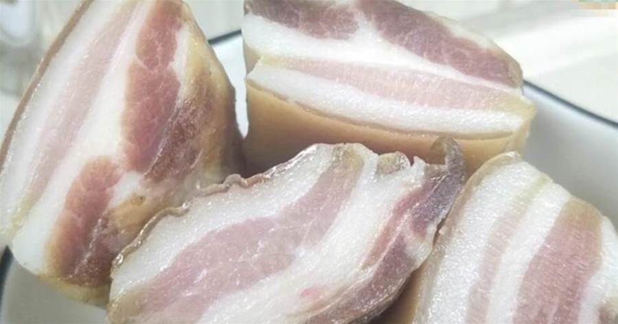 在家腌咸肉，牢記「一炒二抹三壓腌」，腌出的咸肉，咸香不肥膩