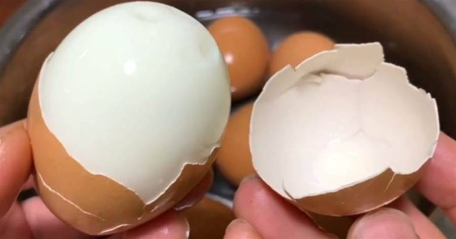 煮雞蛋，用冷水還是開水？都不對，教你一招，鮮嫩入味一碰殼就掉！